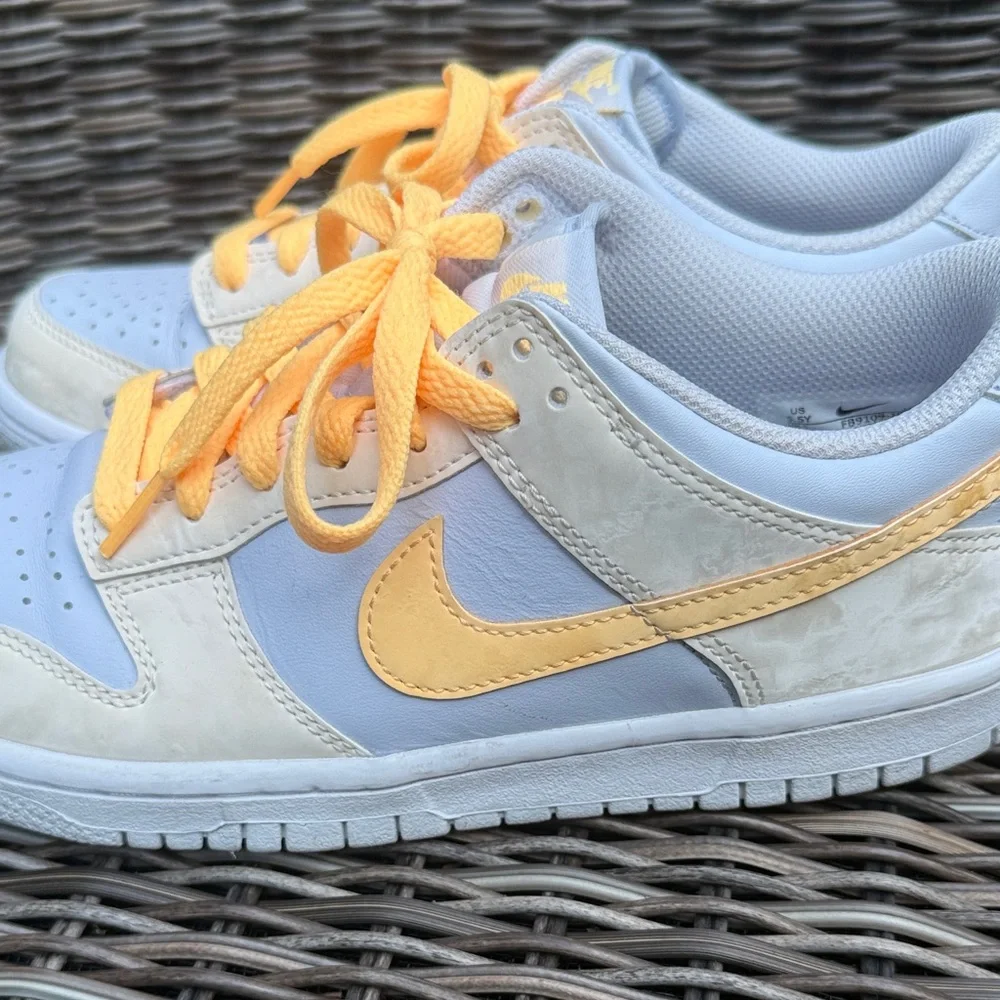 NIKE BIG KIDS DUNK LOW (PALE IVORY / MELON TINT-FOOTBALL GREY) - Picture 4 of 4